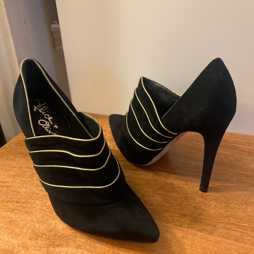 Alice + Olivia Black Suede Heels w/ Gold Trim - EU 37.5